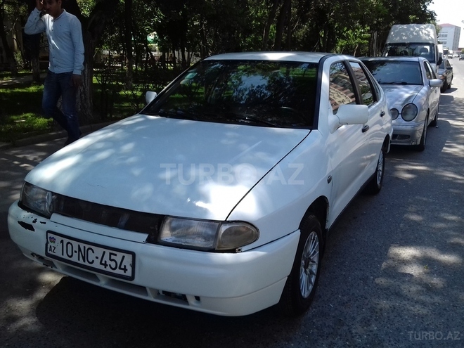Volkswagen Polo 1995, 180,000 km - 1.6 л - Bakı