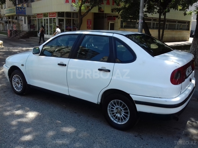 Volkswagen Polo 1995, 180,000 km - 1.6 л - Bakı