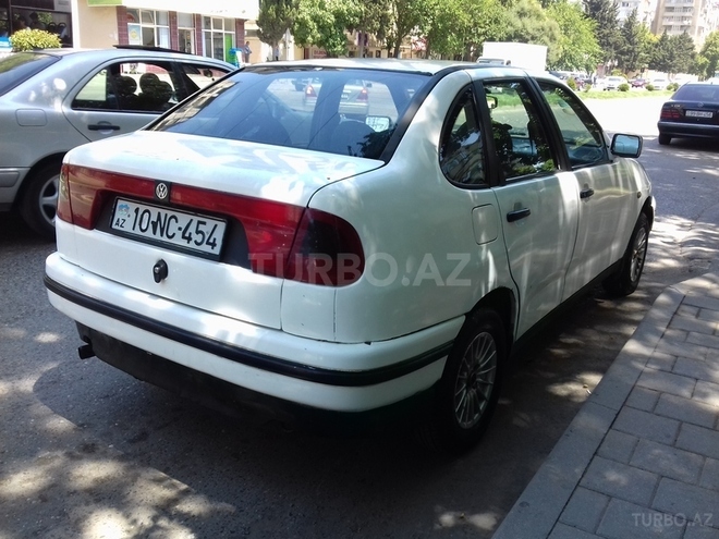 Volkswagen Polo 1995, 180,000 km - 1.6 л - Bakı