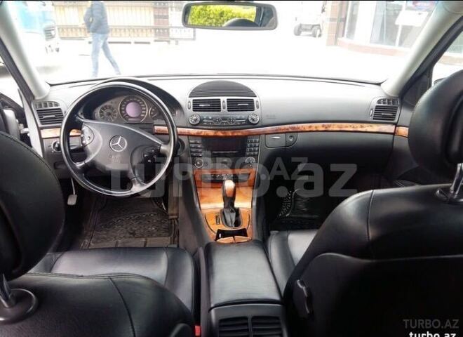 Mercedes E 240 2002, 217,513 km - 2.4 l - Bakı