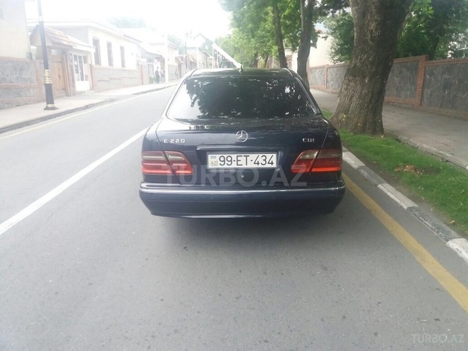 Mercedes E 220 2001, 350,000 km - 2.2 l - Bakı