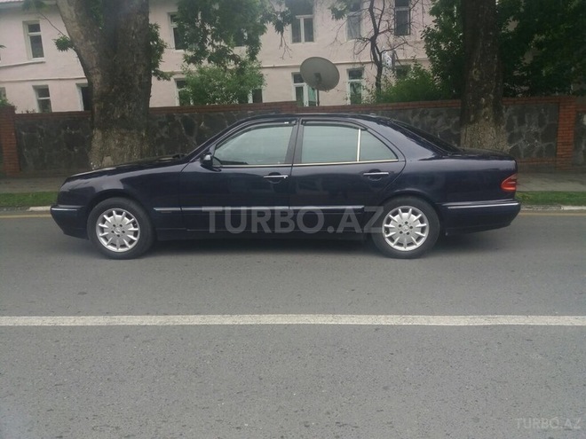 Mercedes E 220 2001, 350,000 km - 2.2 l - Bakı