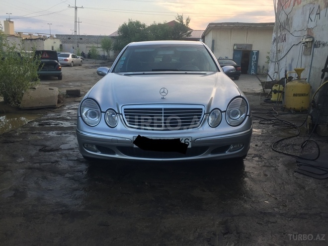 Mercedes E 270 2002, 237,400 km - 2.7 l - Bakı