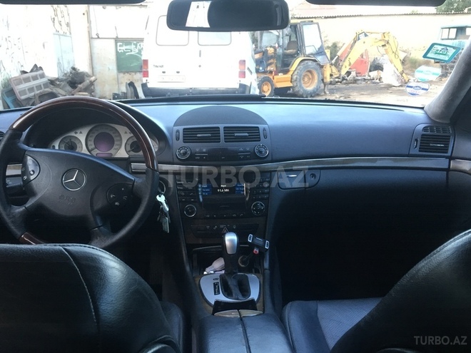 Mercedes E 270 2002, 237,400 km - 2.7 l - Bakı
