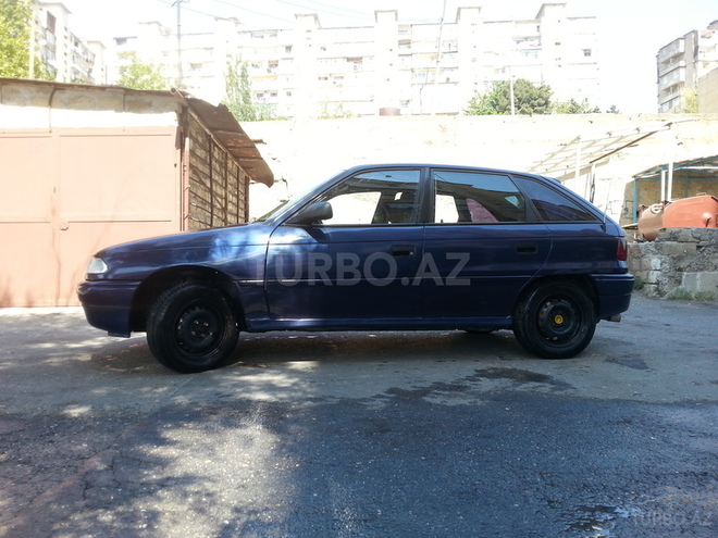 Opel Astra 1995, 253,000 km - 1.6 l - Bakı