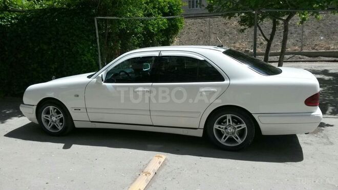 Mercedes E 220 1998, 277,000 km - 2.2 l - Bakı