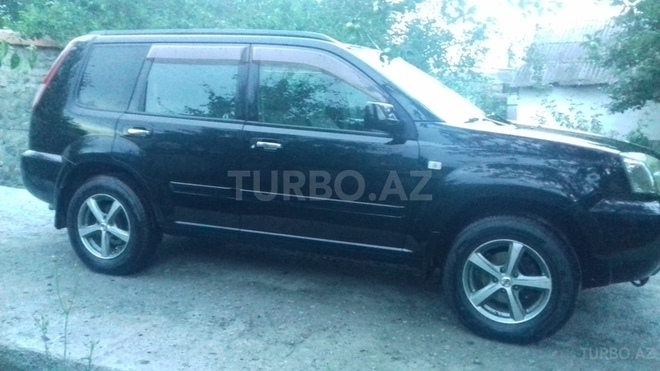 Nissan X-Trail 2003, 182,294 km - 2.0 l - Qax