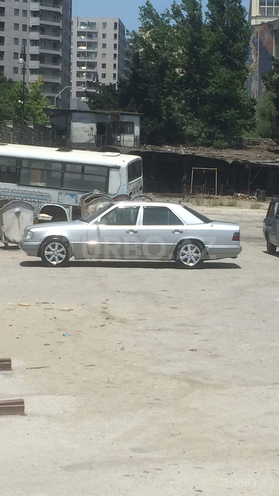 Mercedes E 200 1993, 3,256,445 km - 2.0 l - Bakı