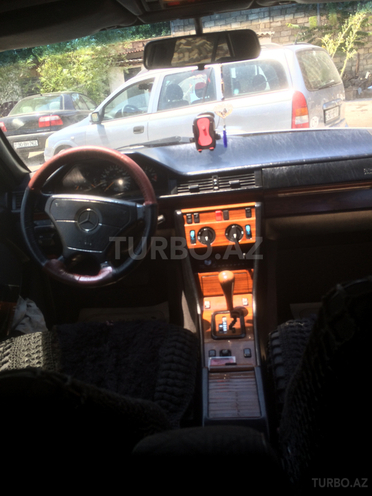 Mercedes E 200 1993, 3,256,445 km - 2.0 l - Bakı