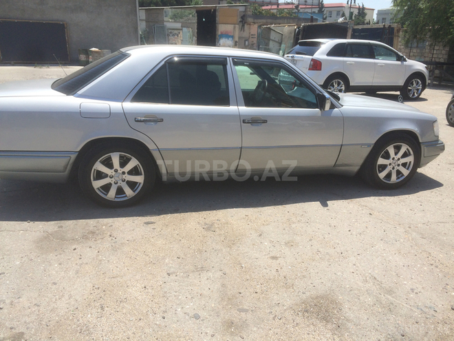 Mercedes E 200 1993, 3,256,445 km - 2.0 l - Bakı