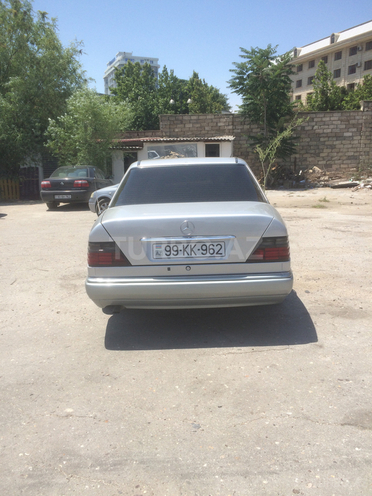 Mercedes E 200 1993, 3,256,445 km - 2.0 l - Bakı