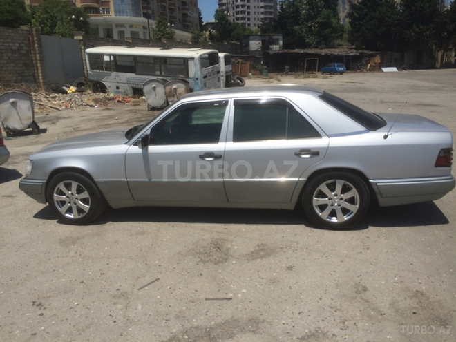 Mercedes E 200 1993, 3,256,445 km - 2.0 l - Bakı
