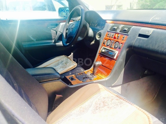 Mercedes E 240 1999, 388,000 km - 2.4 l - Bakı