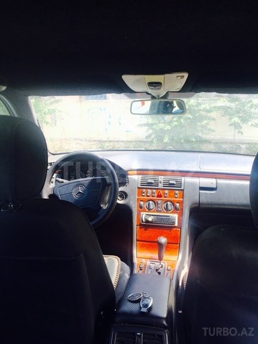 Mercedes E 240 1999, 388,000 km - 2.4 l - Bakı
