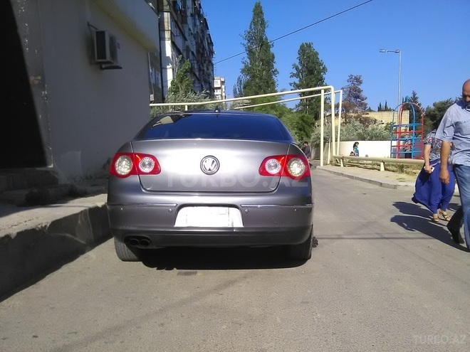 Volkswagen Passat 2005, 241,000 km - 2.0 l - Bakı