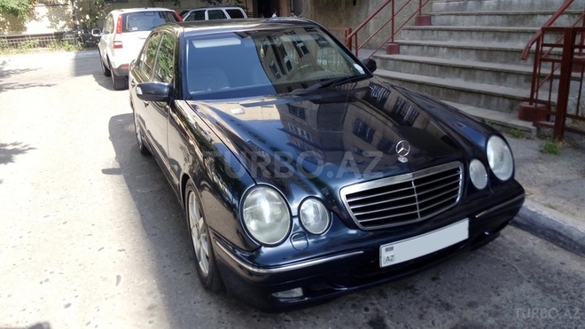 Mercedes E 220 1999, 300,000 km - 2.2 l - Bakı