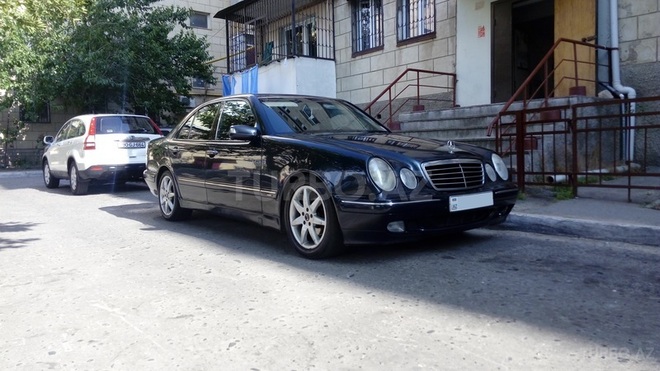 Mercedes E 220 1999, 300,000 km - 2.2 l - Bakı