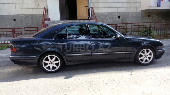 Mercedes E 220 1999, 300,000 km - 2.2 l - Bakı