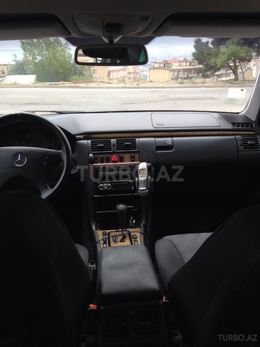 Mercedes E 240 1999, 240,000 km - 2.6 l - Bakı