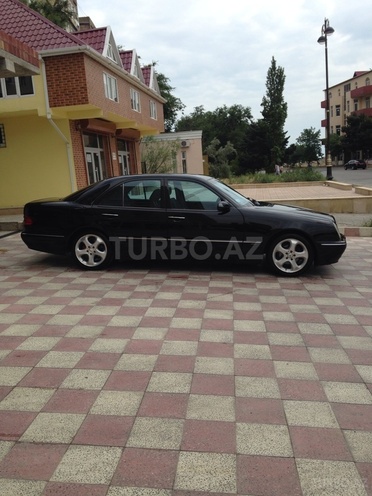 Mercedes E 240 1999, 240,000 km - 2.6 l - Bakı