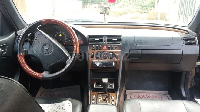 Mercedes C 230 1998, 137,000 km - 2.3 l - Bakı