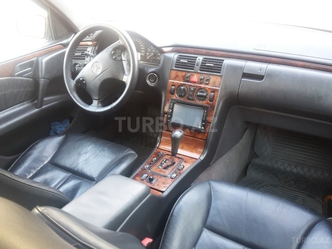 Mercedes E 260 2002, 160,000 km - 2.6 l - Bakı