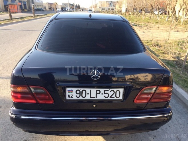 Mercedes E 220 2001, 260,000 km - 2.2 l - Sumqayıt