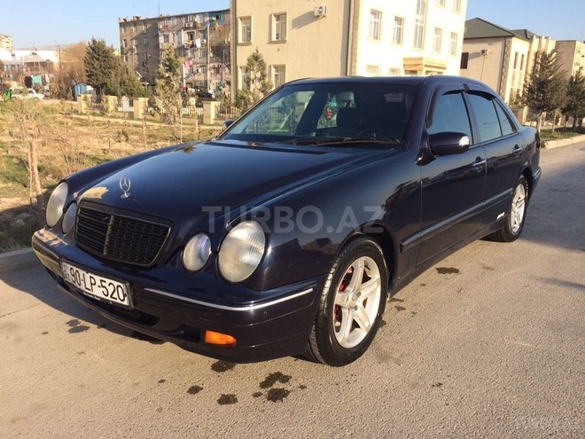 Mercedes E 220 2001, 260,000 km - 2.2 l - Sumqayıt