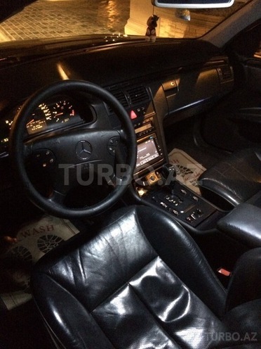 Mercedes E 220 2001, 260,000 km - 2.2 l - Sumqayıt