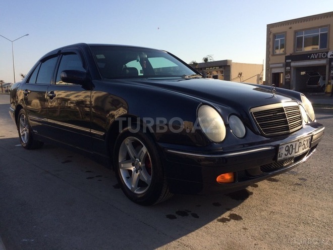 Mercedes E 220 2001, 260,000 km - 2.2 l - Sumqayıt