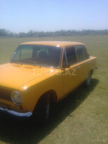 LADA (VAZ) 21011 1979, 1,000 km - 1.5 l - Ucar