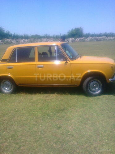 LADA (VAZ) 21011 1979, 1,000 km - 1.5 l - Ucar