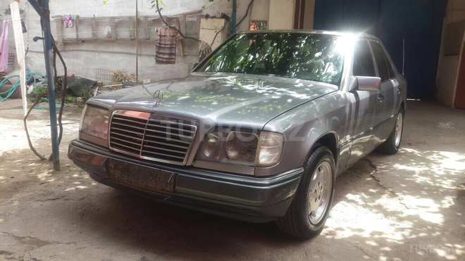 Mercedes E 200 1993, 242,424 km - 2.0 l - Bakı
