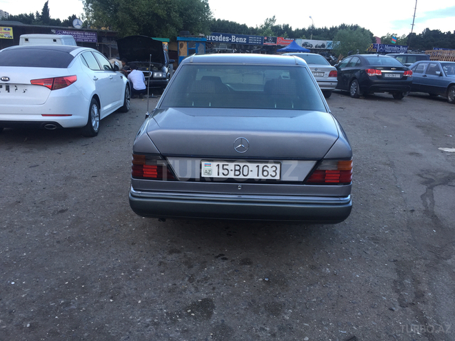 Mercedes E 200 1993, 242,424 km - 2.0 l - Bakı
