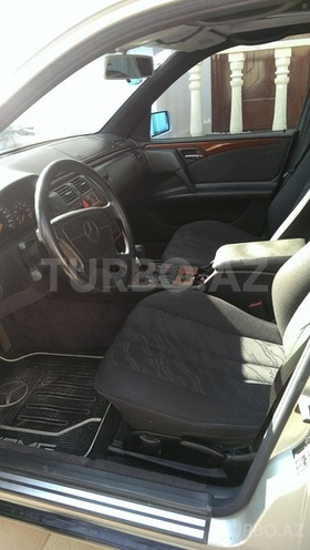 Mercedes E 240 1998, 251,000 km - 2.4 l - Bakı