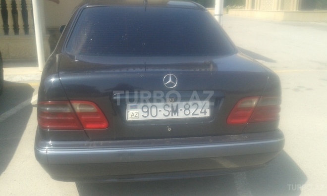 Mercedes E 220 2001, 300,000 km - 2.2 l - Sumqayıt