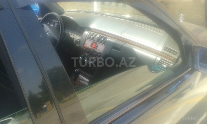 Mercedes E 220 2001, 300,000 km - 2.2 l - Sumqayıt
