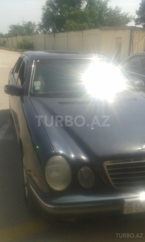 Mercedes E 220 2001, 300,000 km - 2.2 l - Sumqayıt