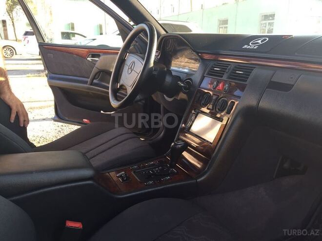 Mercedes E 200 1998, 328,000 km - 0.2 л - Lənkəran