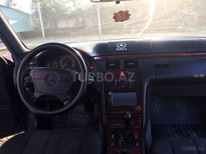 Mercedes E 200 1998, 328,000 km - 0.2 л - Lənkəran