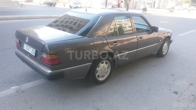 Mercedes E 300 1992, 240,000 km - 3.0 l - Bakı