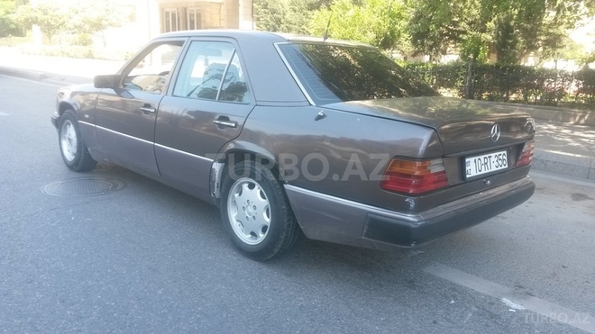 Mercedes E 300 1992, 240,000 km - 3.0 l - Bakı