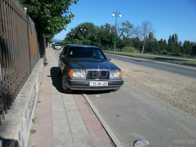 Mercedes E 200 1991, 358,423 km - 2.0 l - Şəki