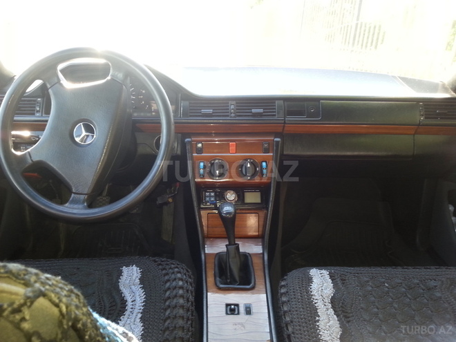 Mercedes E 200 1991, 358,423 km - 2.0 l - Şəki