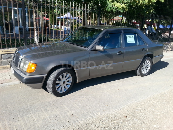 Mercedes E 200 1991, 358,423 km - 2.0 l - Şəki