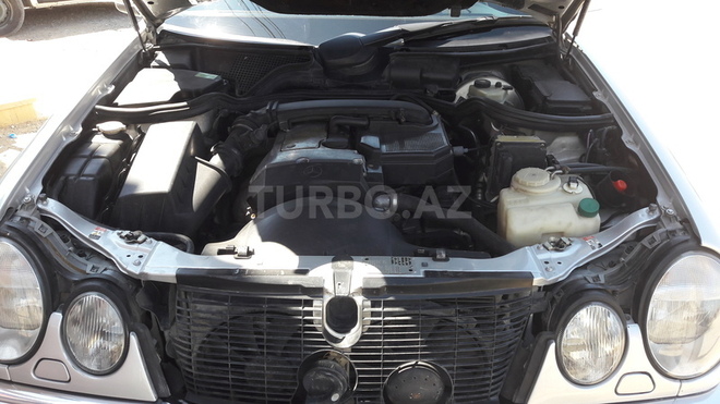 Mercedes E 230 1995, 290,000 km - 2.3 l - Bakı