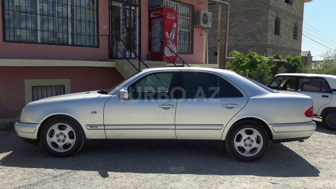 Mercedes E 230 1995, 290,000 km - 2.3 l - Bakı