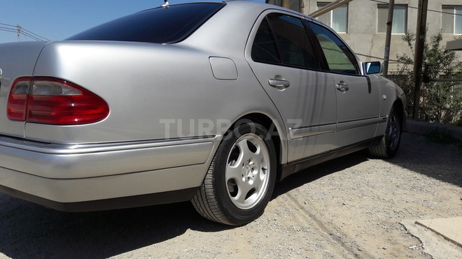 Mercedes E 230 1995, 290,000 km - 2.3 l - Bakı