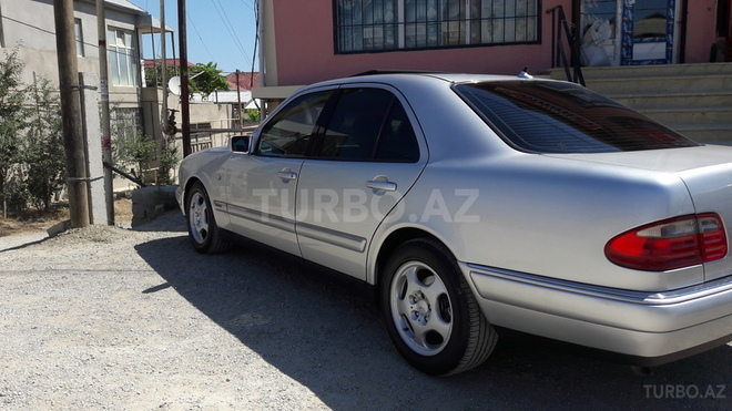 Mercedes E 230 1995, 290,000 km - 2.3 l - Bakı