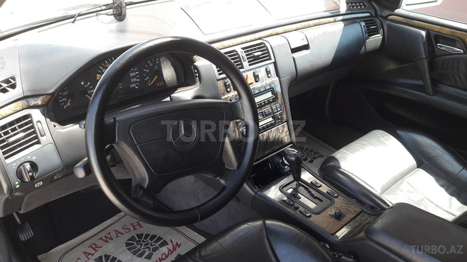 Mercedes E 230 1995, 290,000 km - 2.3 l - Bakı